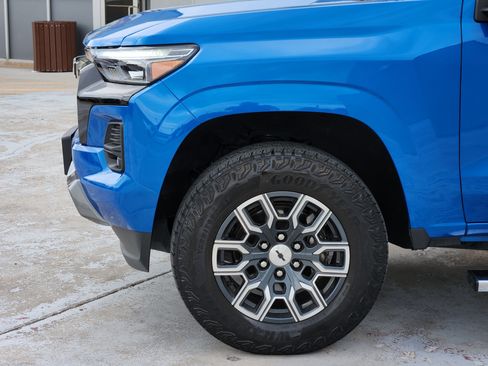 Used 2023 Chevrolet Colorado Z71 w/ Z71 Convenience Package 2 AWD/4WD image 9