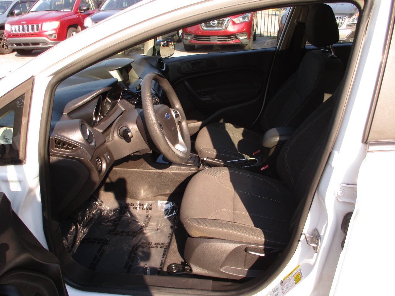 Used 2018 Ford Fiesta SE w/ Equipment Group 201A FWD image 5
