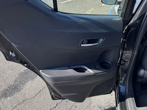 Used 2022 Toyota C-HR XLE image 24