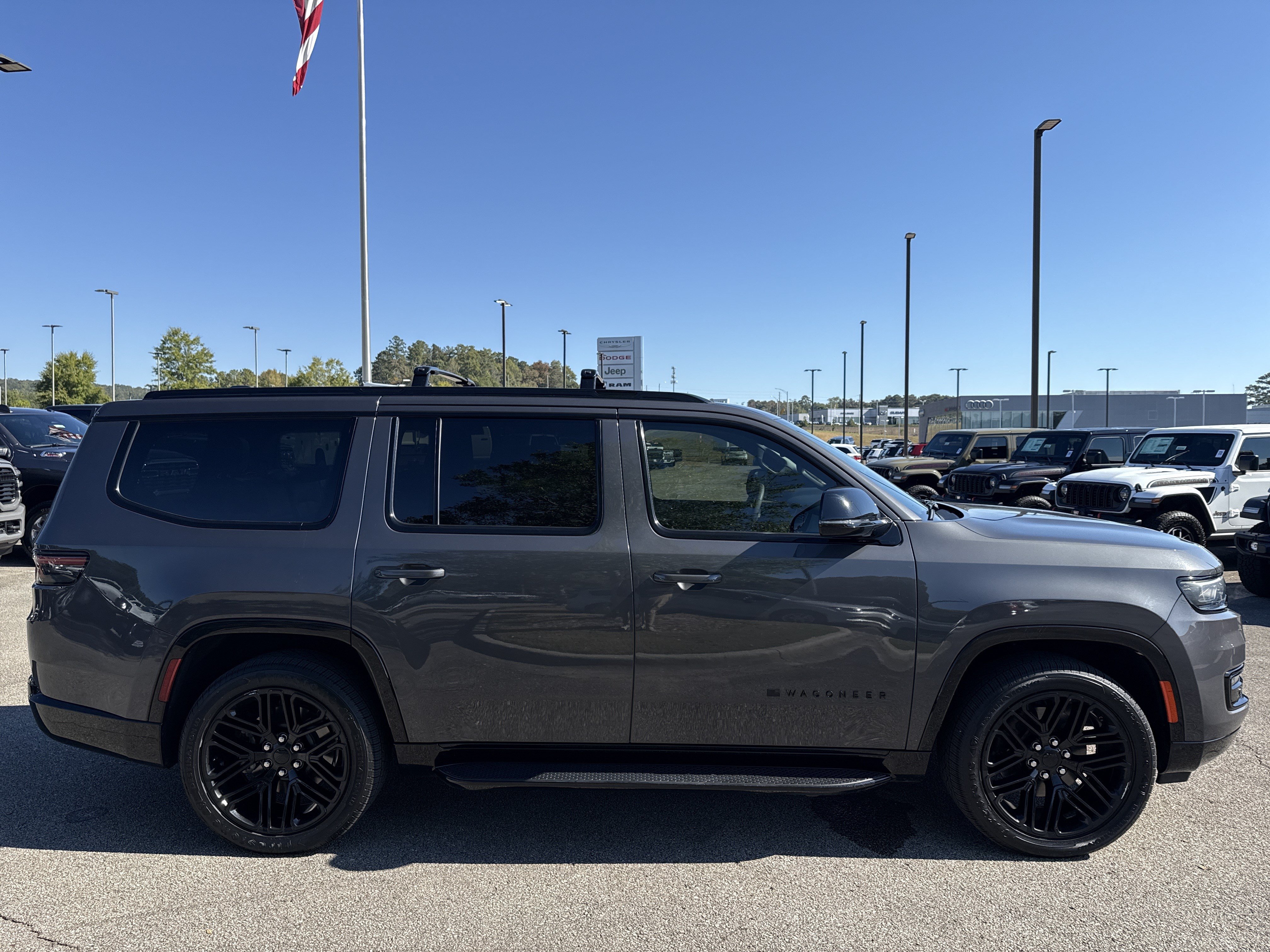Used 2023 Jeep Wagoneer Series II AWD/4WD image 13
