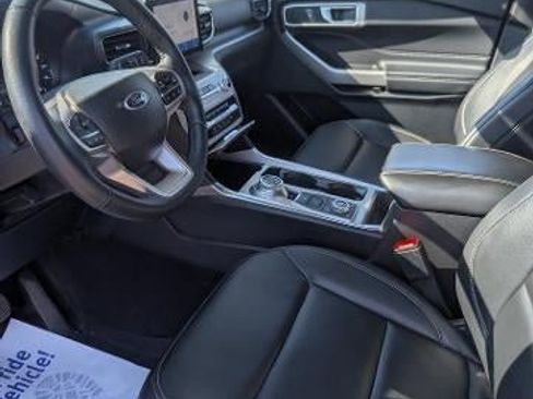 Used 2023 Ford Explorer XLT w/ Equipment Group 202A image 9