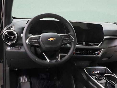 New 2026 Chevrolet Equinox LT w/ Convenience Package II FWD image 8