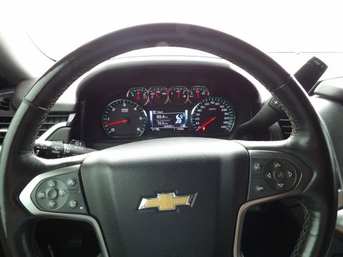 Used 2018 Chevrolet Suburban Premier AWD/4WD image 13