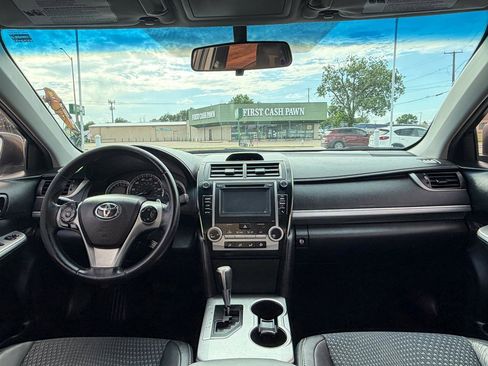 Used 2014 Toyota Camry SE FWD image 17