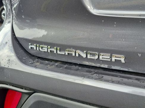 Used 2023 Toyota Highlander XLE FWD image 25
