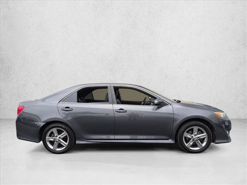 Used 2012 Toyota Camry SE FWD image 4