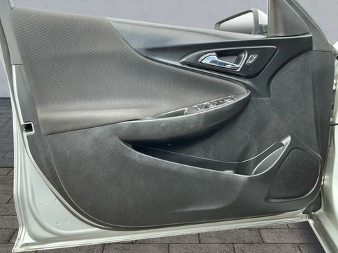 Used 2021 Chevrolet Malibu LT image 9