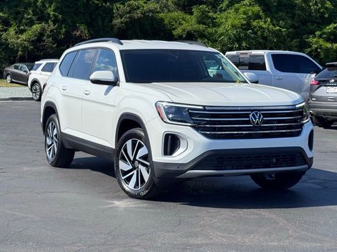 Used 2025 Volkswagen Atlas SE FWD image 1