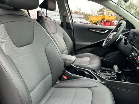 Used 2024 Kia Niro EX Touring image 18
