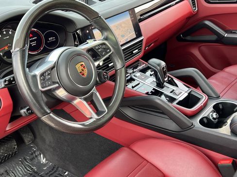 Certified 2022 Porsche Cayenne Coupe image 4