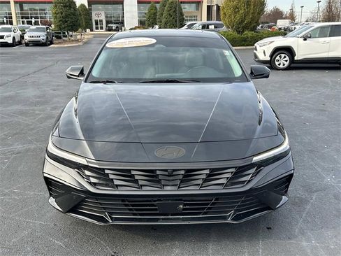 Used 2024 Hyundai Elantra Limited image 9