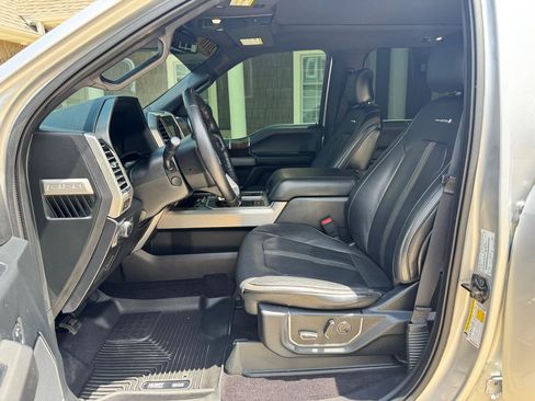 Used 2016 Ford F150 Platinum w/ Equipment Group 701A Luxury AWD/4WD image 12