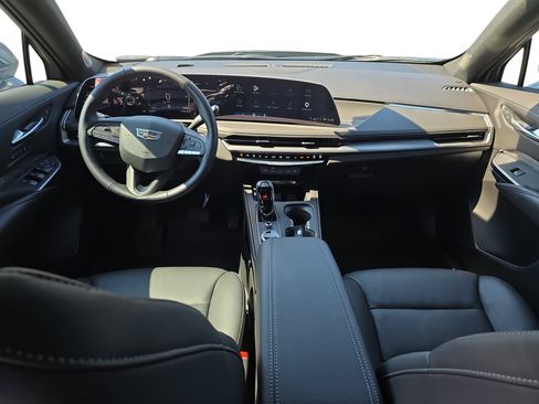 Used 2025 Cadillac XT4 Premium Luxury w/ Cold Weather Package FWD image 9