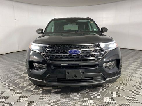 Used 2023 Ford Explorer XLT AWD/4WD image 3
