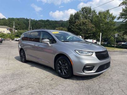 Used 2021 Chrysler Pacifica Touring w/ S Appearance Package