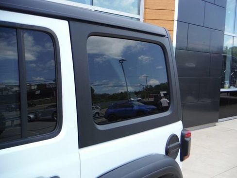 Certified 2026 Jeep Wrangler Unlimited Rubicon AWD/4WD image 6