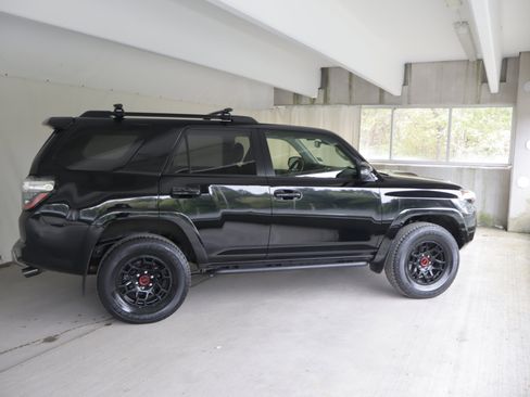 Used 2023 Toyota 4Runner TRD Off-Road Premium w/ Off Road Premium Plus Package AWD/4WD image 7