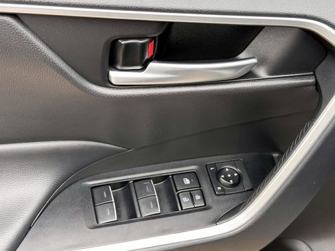 Used 2025 Toyota RAV4 XLE AWD/4WD image 11