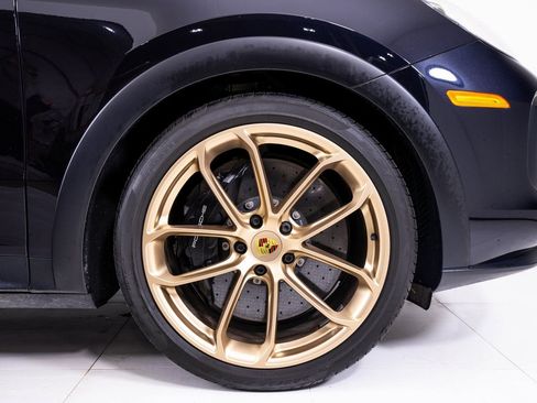 Used 2022 Porsche Cayenne Turbo GT AWD/4WD image 14