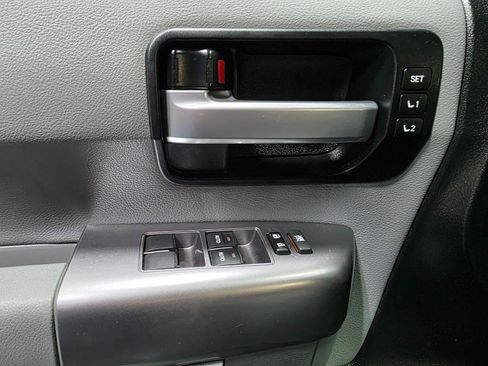 Used 2018 Toyota Sequoia Limited w/ Safety & Convenience Package AWD/4WD image 18