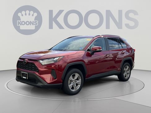 Used 2025 Toyota RAV4 XLE AWD/4WD image 1
