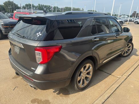 Used 2020 Ford Explorer Platinum w/ Premium Technology Package AWD/4WD image 6