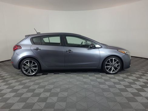 Used 2018 Kia Forte SX image 2