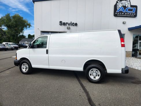 Used 2016 Chevrolet Express 2500 image 10