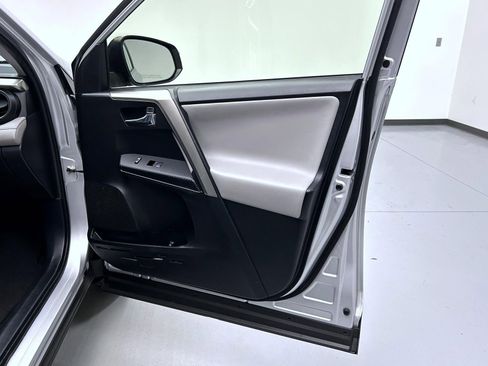 Used 2015 Toyota RAV4 Limited image 16