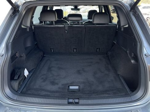 Used 2022 Volkswagen Tiguan SEL R-Line image 29