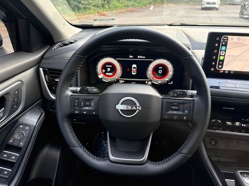 Used 2025 Nissan Rogue Platinum w/ Platinum Premium Package FWD image 17