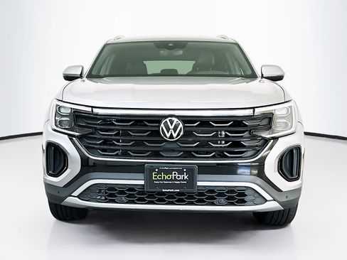 Used 2024 Volkswagen Atlas Cross Sport SE AWD/4WD image 2