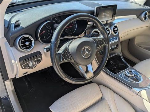 Used 2019 Mercedes-Benz GLC 300 4MATIC image 9