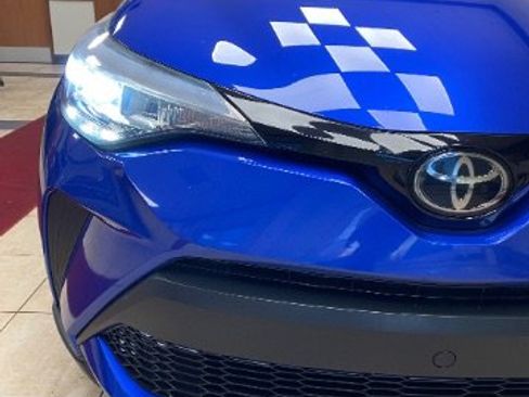 Used 2020 Toyota C-HR XLE image 11