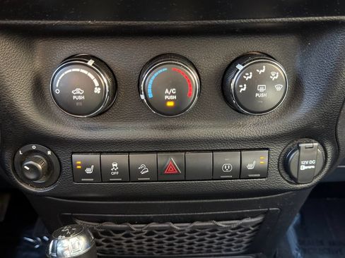Used 2014 Jeep Wrangler Unlimited Sahara AWD/4WD image 30