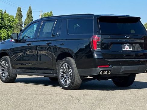 Used 2025 Chevrolet Suburban Z71 AWD/4WD image 6