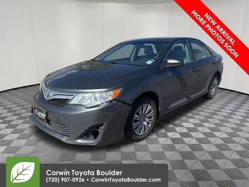 Used 2013 Toyota Camry LE FWD image 3