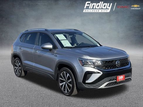 Used 2022 Volkswagen Taos SE image 1