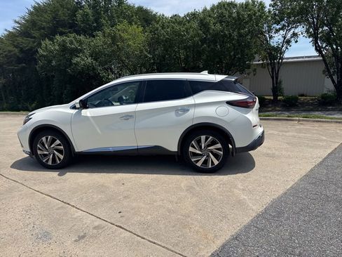 Used 2020 Nissan Murano SL w/ Moonroof Package AWD/4WD image 11