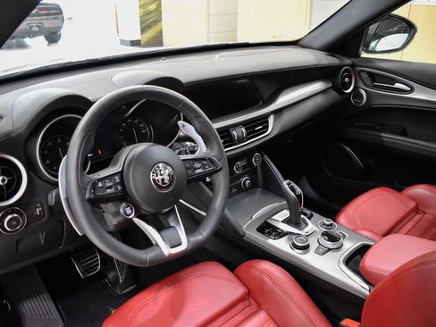 Used 2023 Alfa Romeo Stelvio Veloce AWD/4WD image 20