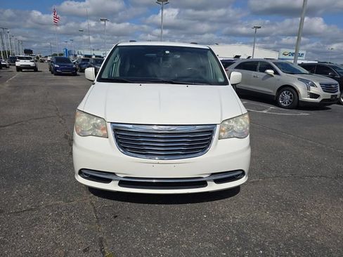 Used 2013 Chrysler Town & Country Touring FWD image 3