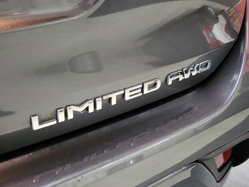 Used 2023 Toyota Highlander Limited image 9