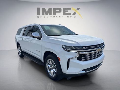 Used 2023 Chevrolet Suburban Premier RWD image 7