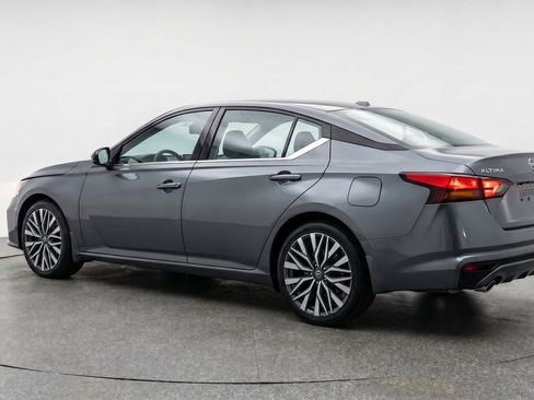 Used 2025 Nissan Altima 2.5 SV FWD image 6