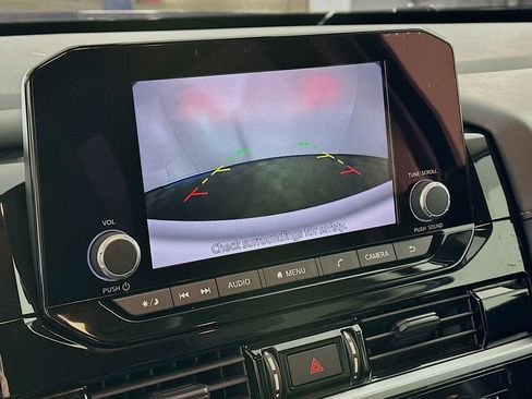 Used 2024 Nissan Pathfinder SV image 22