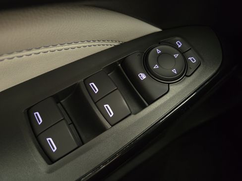 Certified 2025 Chevrolet Trax LT FWD image 25