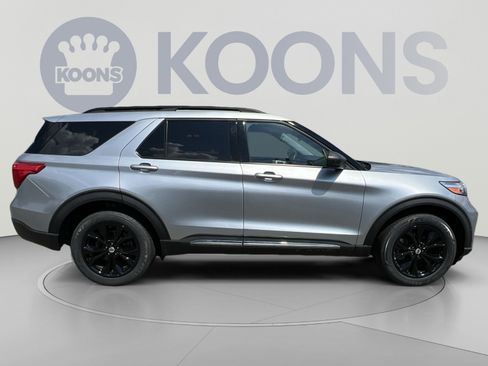 Certified 2022 Ford Explorer XLT w/ Equipment Group 202A AWD/4WD image 12