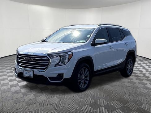 Used 2024 GMC Terrain SLT AWD/4WD image 3
