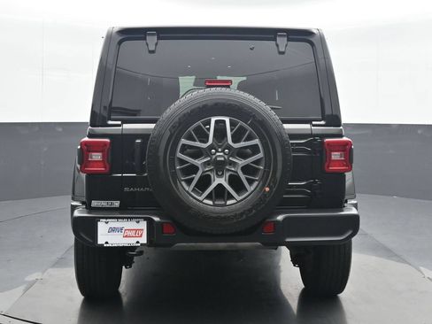 Used 2025 Jeep Wrangler Unlimited Sahara AWD/4WD image 5