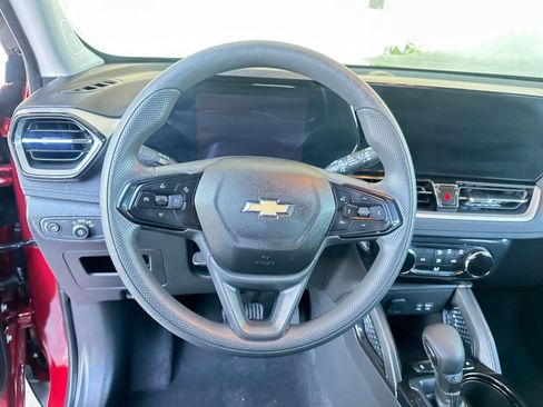 Used 2025 Chevrolet TrailBlazer LT image 28